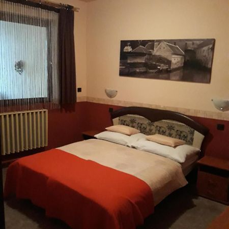 Fonix Panzio Hotell Pápa Eksteriør bilde