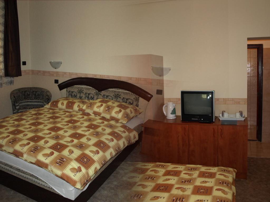 Fonix Panzio Hotell Pápa Rom bilde