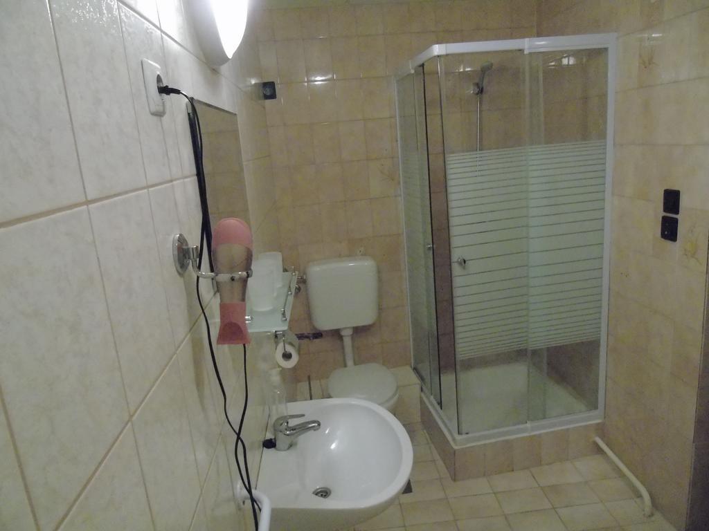 Fonix Panzio Hotell Pápa Eksteriør bilde
