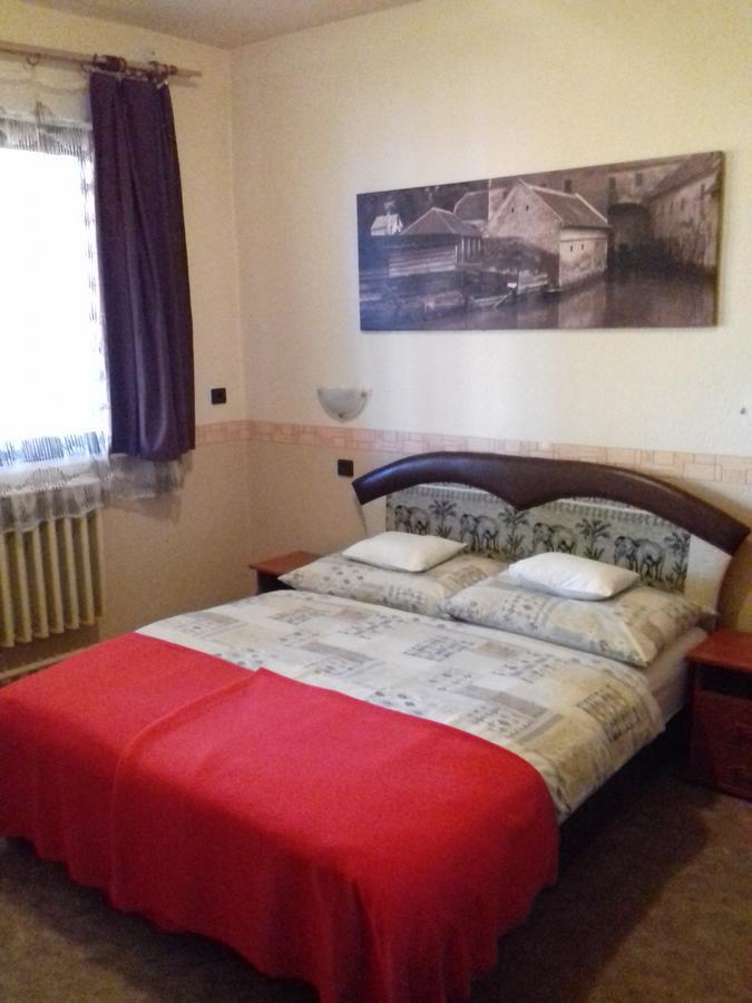 Fonix Panzio Hotell Pápa Eksteriør bilde