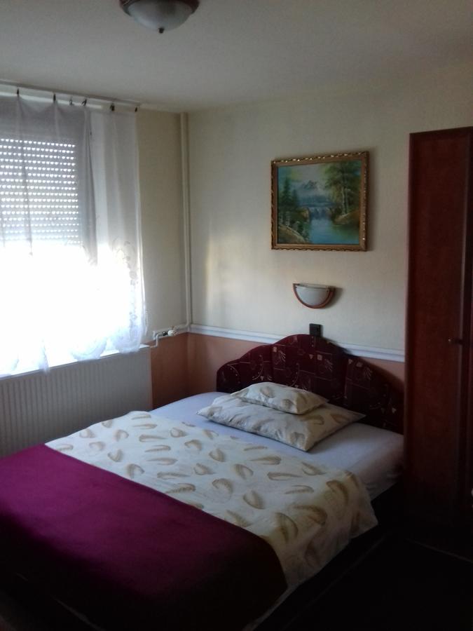 Fonix Panzio Hotell Pápa Eksteriør bilde