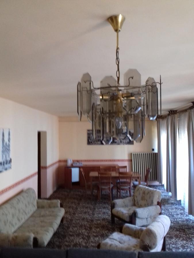 Fonix Panzio Hotell Pápa Eksteriør bilde