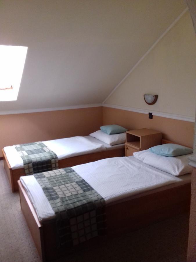 Fonix Panzio Hotell Pápa Eksteriør bilde