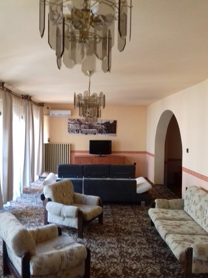Fonix Panzio Hotell Pápa Eksteriør bilde